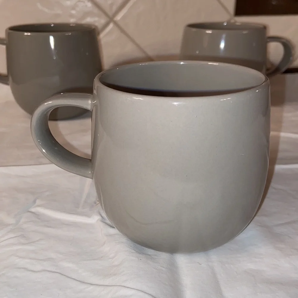 Set of 3 like new Crate & Barrel Camden Mugs